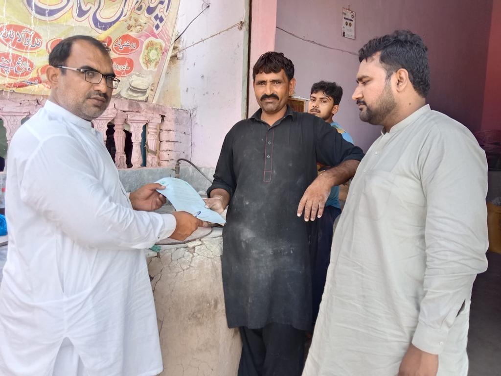 ADRandLPFASgd's tweet photo. On the directions of Worthy DG PFA @shoaibjadun , Enforcement team of Sargodha visited Food Business on 16-07-2022  for their licenses. Notices were served to FBOs for renewal of licenses. 
@shoaibjadun
@DGPFA
@PFAHQOfficial
@RandLPFA
@Ghafoor33438773 https://t.co/JCLhnMO1Hd