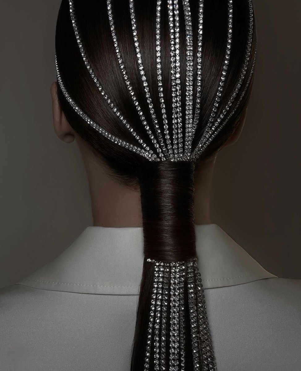 Diamonds are a girl's best friend! 💎 Weekend hair inspo ❤️

via sashasafonova_hair on Instagram
