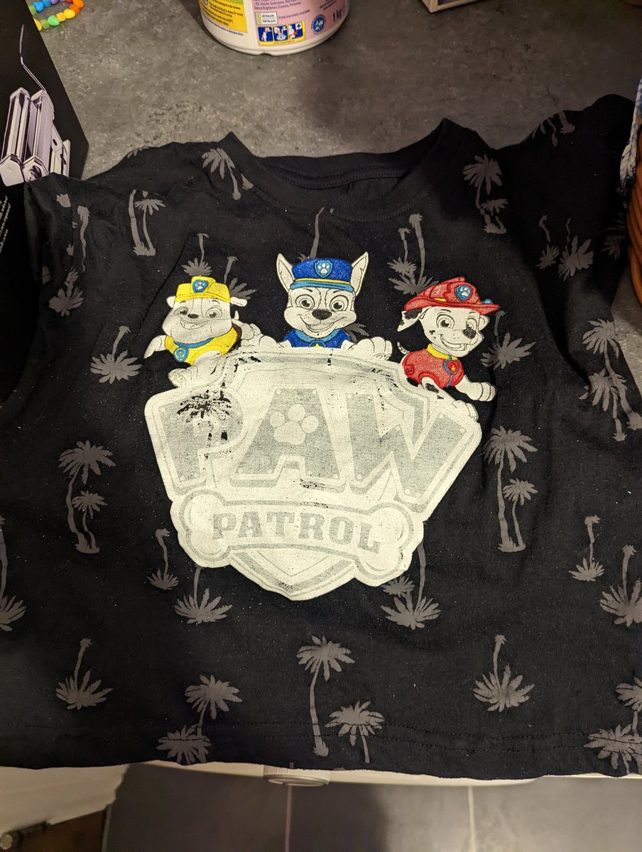 wolfawoo's tweet photo. Not impressed with the quality of this #PawPatrol t-shirt @Matalan - 1st wash (according to instructions) and half of the transfer has come off. https://t.co/i0qtGUlWyY