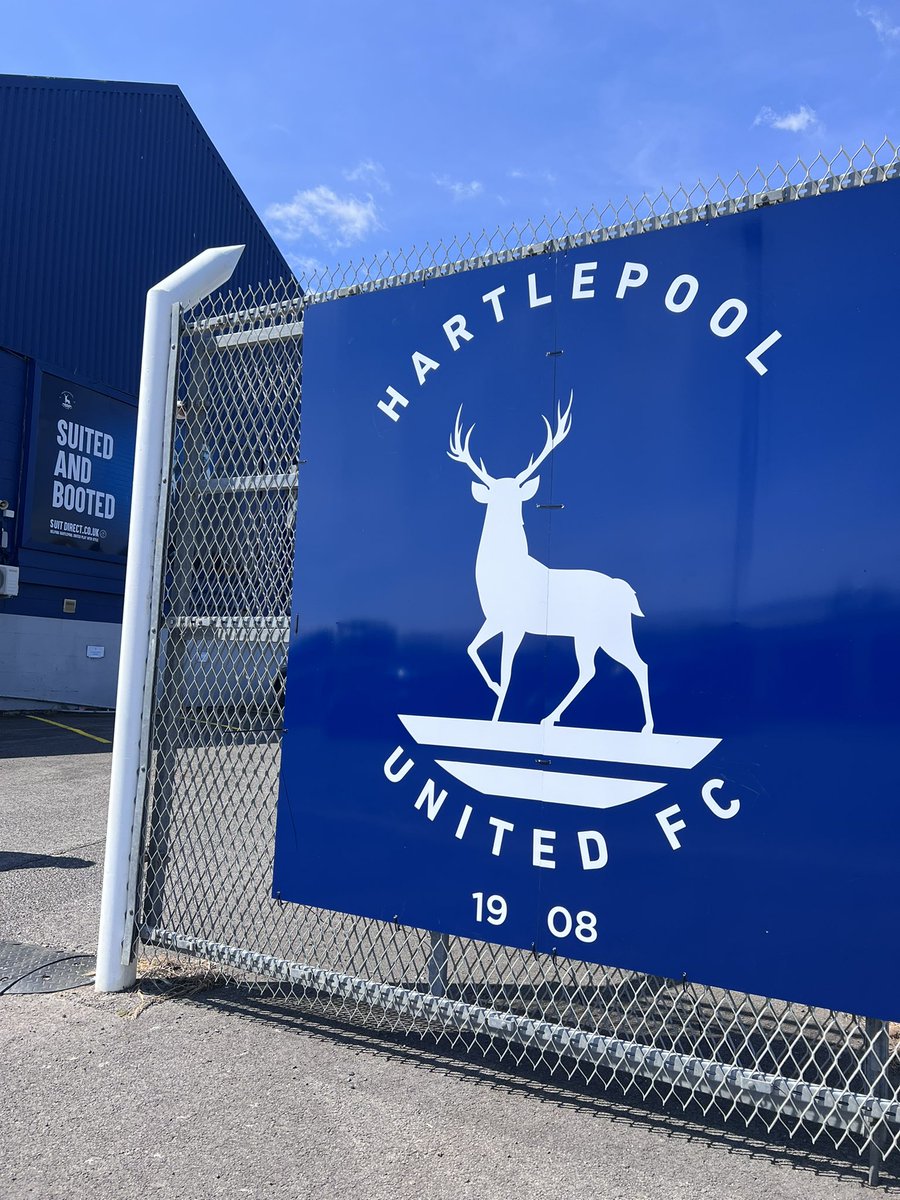 Official_HUFC's tweet photo. #ProjectCleanUp continues 🧹
New signs around the ground thanks to our friends at @signdesign_uk 👏
#HUFC https://t.co/93Qt39OLzO