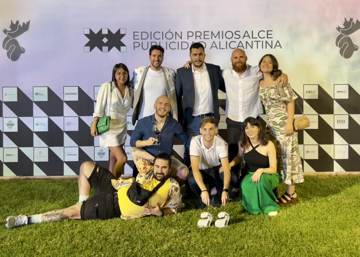 Cacahuete Comunicación se mantiene un año más en el TOP 5 de las empresas más galardonadas en los premios Alce.

En la fiesta de la creatividad publicitaria alicantina sumamos dos nuevo metales en las categorías de "spot" y "producción audiovisual".