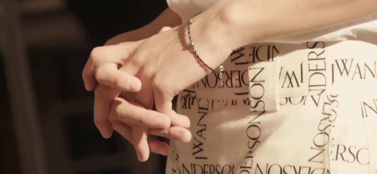 LHCLOOKS's tweet photo. his hands are modelling 24/7 https://t.co/L7yAEOlflw