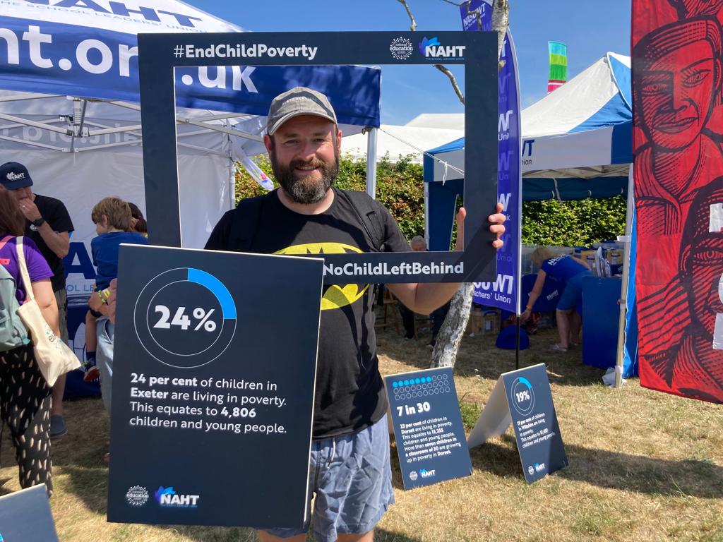 There were 3.9 million children living in #poverty in the UK in 2020-21. That's 27% of children, or eight in a classroom of 30.

A THIRD of children in Bristol live in poverty.

#EndChildPoverty
naht.org.uk/endchildpoverty
<a href="/Tolpuddle/">kevin gillespie</a> <a href="/CPAGUK/">Child Poverty Action Group</a>