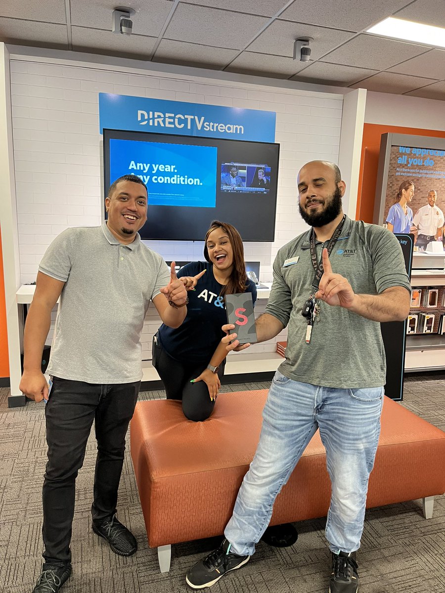SionLopezPR's tweet photo. Great visits with @luzvargas93!Empowering our AR prime partner with the tools and resources to help drive CRU! Can’t wait to see the results out of Cherry Hill Prime! @ReanTaube @team_oselett @unstOHPAbleCRU @keroninc #ohpameansbusiness #knowledgeispower #primeatt https://t.co/znDiQfDSoV