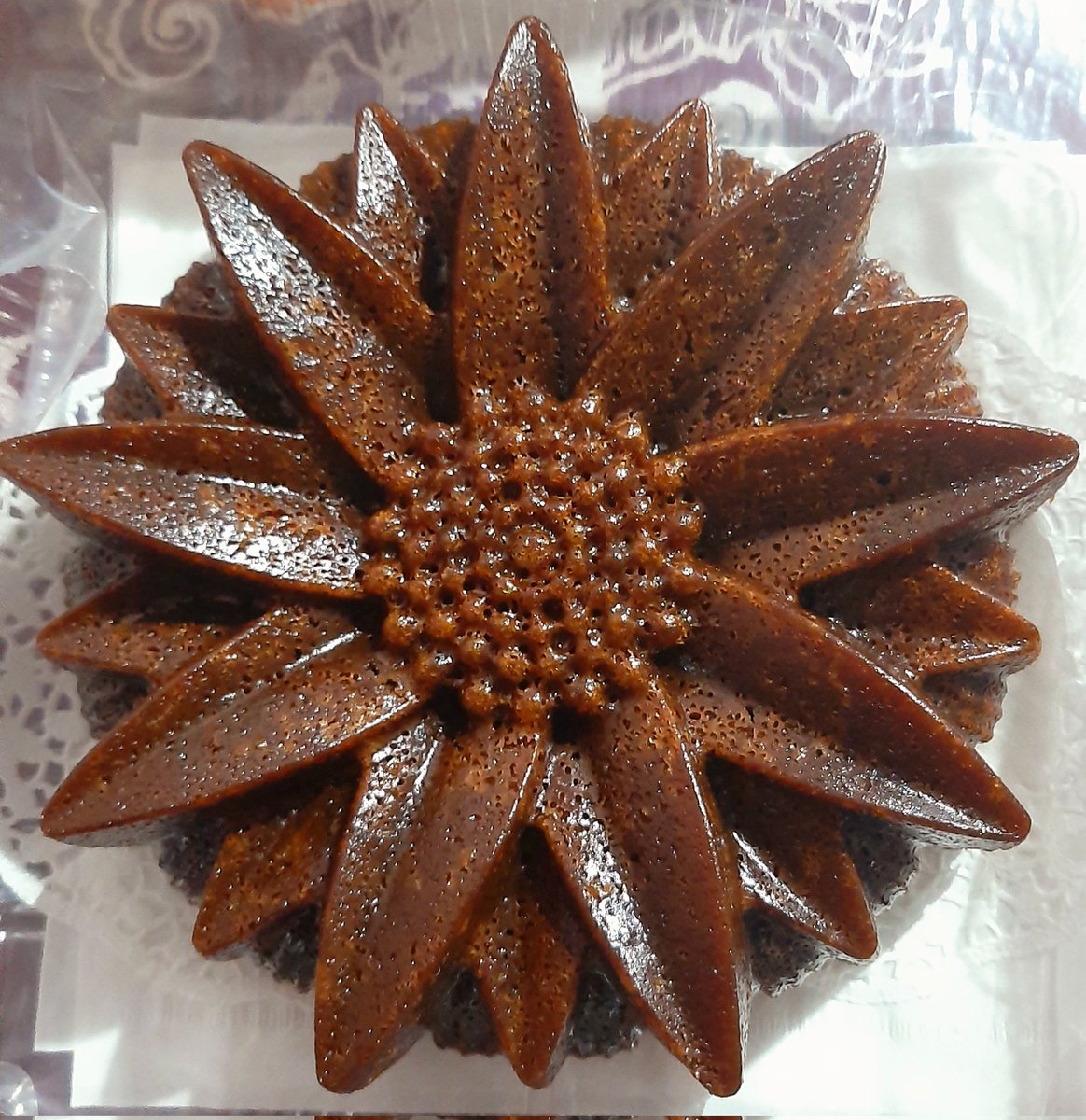 FransiskaMea's tweet photo. @BuronanMabes Nyimak sambil ngemil ini enak  😍
Cake sarang semut yg super yummy. https://t.co/2xi8UdVYFJ