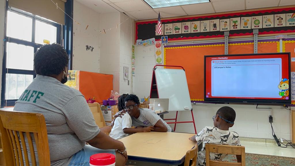 ValerieNMacey1's tweet photo. The love and collaboration @ps_705 does not stop during Summer Rising! Even the adults are asking for hugs! #normalizelove https://t.co/4RtG7O0dA7