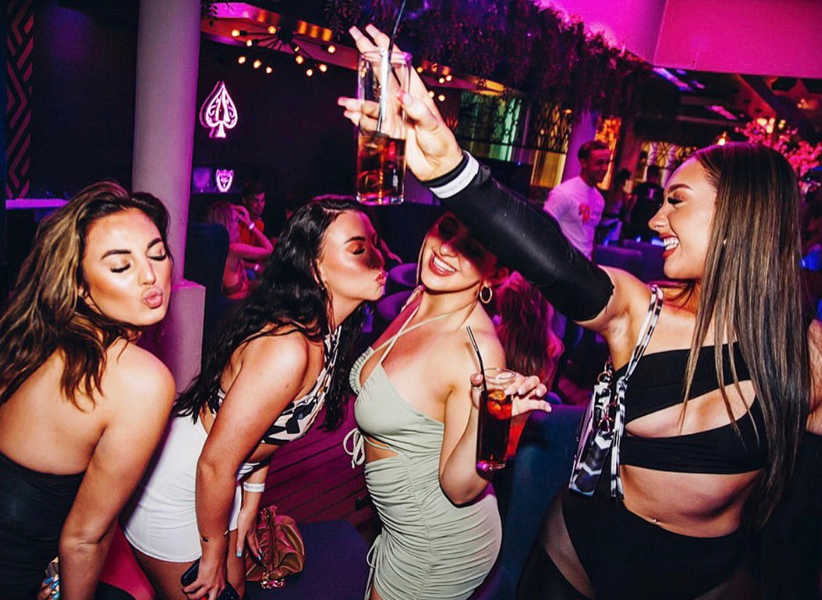“ Live for the nights that you can't remember, with the people that you won't forget ” 💅🏽 💃🏻 🎉 

Join Sintillate tonight and tomorrow night on the Terrace at TIBU Nightclub.

Bookings are essential, so contact us directly to secure one of our early bird discounted packages.