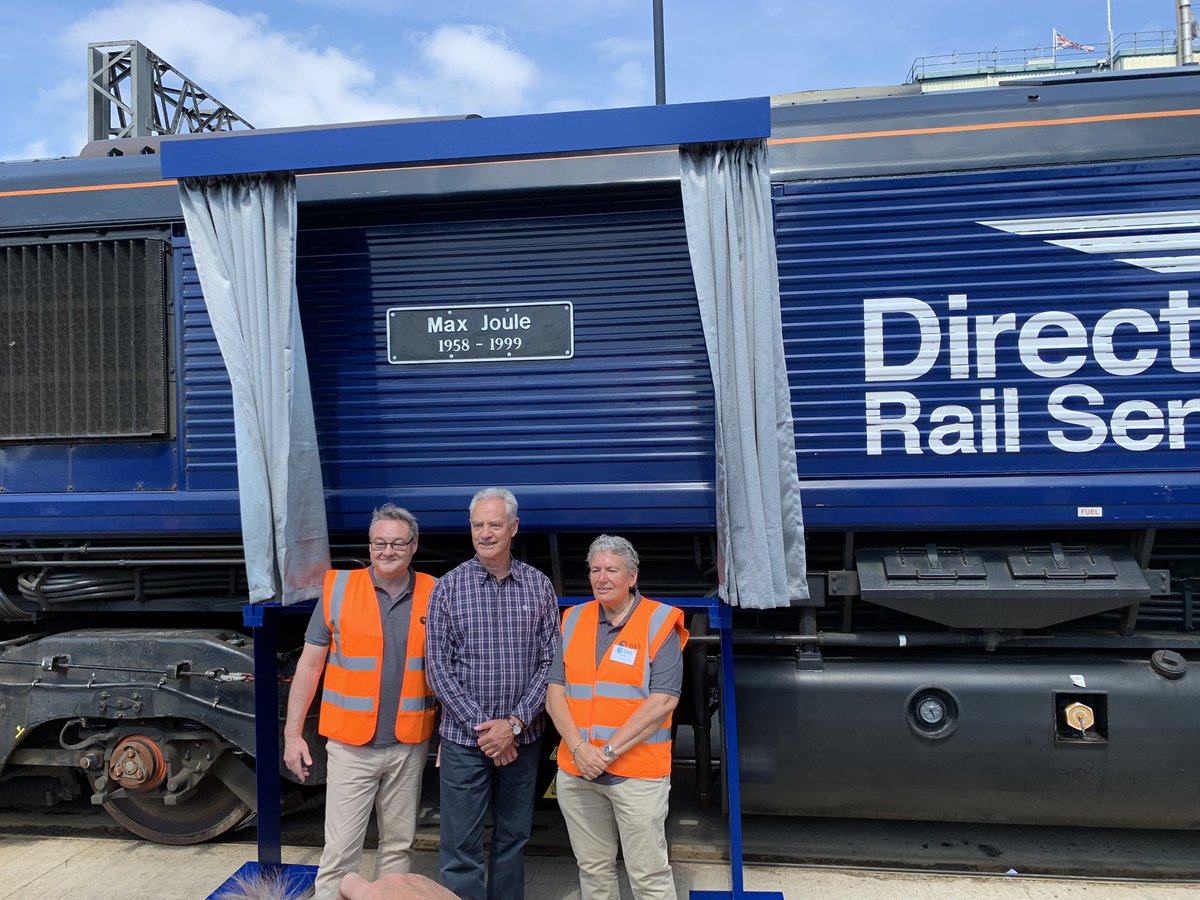 wandagoldwag's tweet photo. Naming trains #DRSopenday https://t.co/Bt01FzE5mR