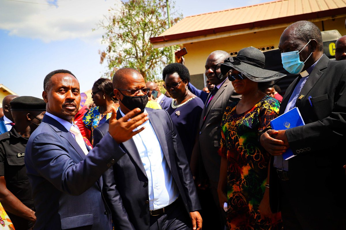 GeraldMungu's tweet photo. As we usually chill on the weekends Hon Amos Kankunda decided to take it upon himself and better the Maternity ward of Rwampara Health facility through a fund rise.
Lets continues the support and thanks to the sponsors 
#RHC22 #Akooki #Rwampara   #HealthCampaign https://t.co/9wE237MRbC