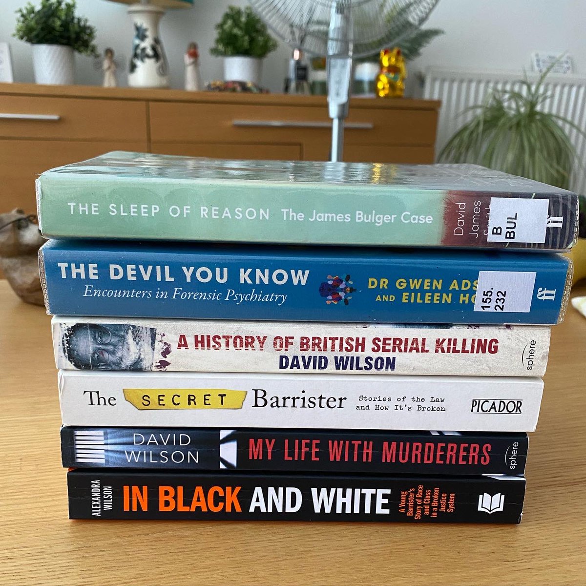 MyNameIsSleepy's tweet photo. Enjoying my true crime books theme at the moment! 👮🏻‍♂️🚨
It may not be a subject to everyone’s liking but it’s fascinating to me! 🧐🤓 
Thanks to the team at @LewishamLibs for having the top two books available to borrow 👍🏼 https://t.co/Hz7LSal1Re