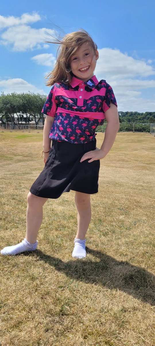 At @TheOpen and the mini one is sporting her @chinnydipper outfit as we go hunting for her fav @BillyHo_Golf. I am looking out for @IanJamesPoulter. Lush weather in St Andrews today!