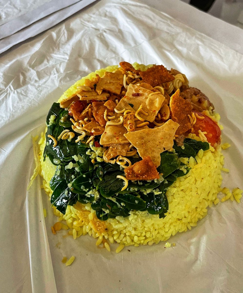 ricky_simms's tweet photo. Our 'Samaritans meal drive' was conducted today as well serving 150 lunch packets to the needy. Cooked and prepared by the team members themselves. Will be serving manymore going forward. #SriLankaCrisis #foodshortage #servingneedy #meals https://t.co/JHpCVsFoCx