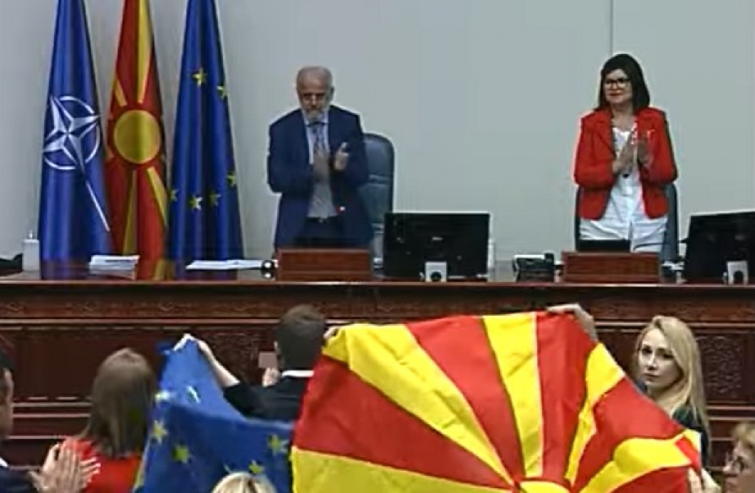🔴 JUST IN 🔴

#NorthMacedonia 🇲🇰: The parliament has just accepted the so-called French proposal to unblock 🇪🇺 EU accession talks with Skopje 🇲🇰 and Tirana 🇦🇱
