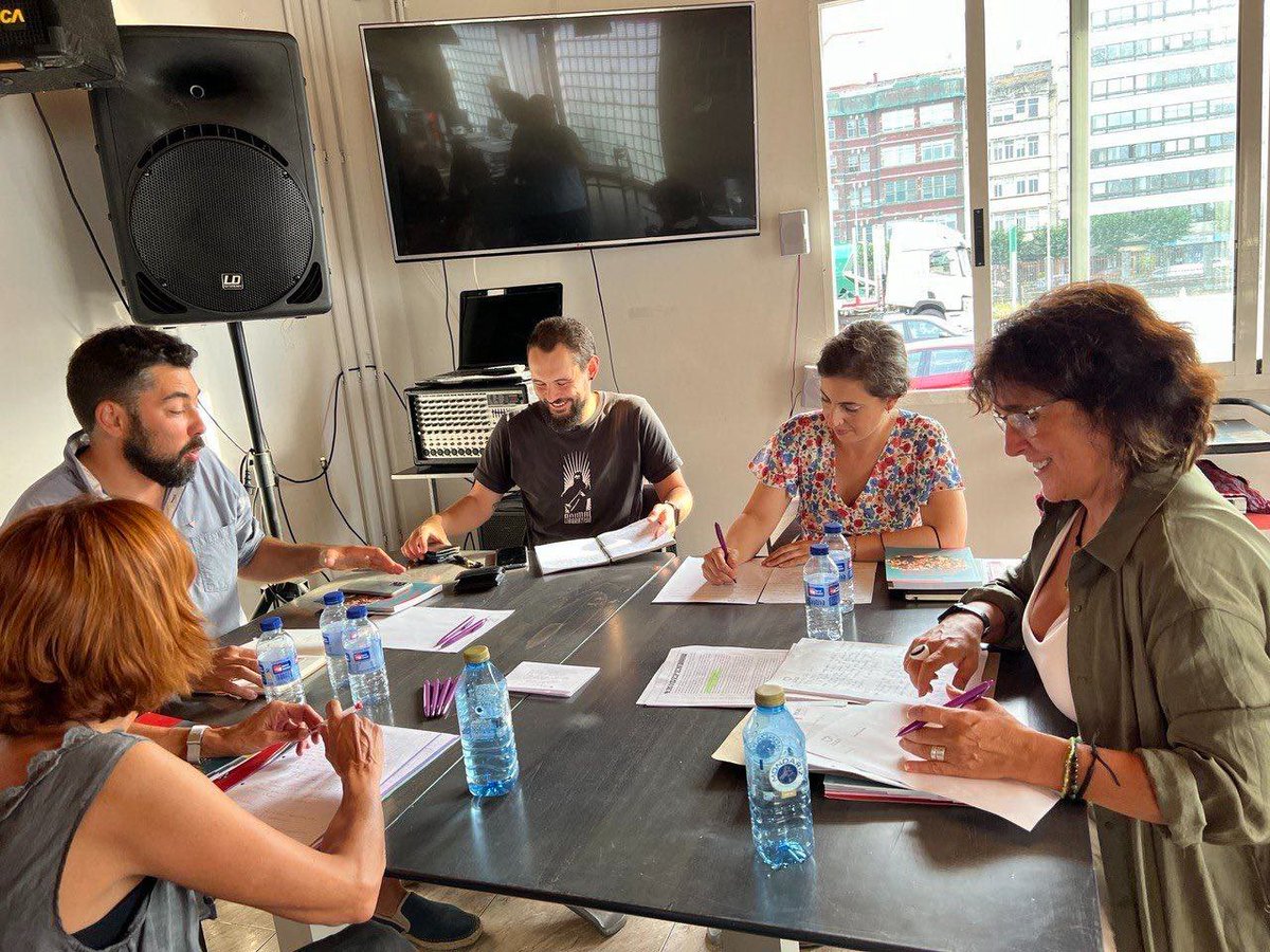 ruben_prz's tweet photo. Máis de 30 colectivos participamos no Foro #Coruña2023, de onde sairon moitas propostas e valoracións sobre o contexto municipal actual.

#RumboMunicipal https://t.co/leP4LLpYie