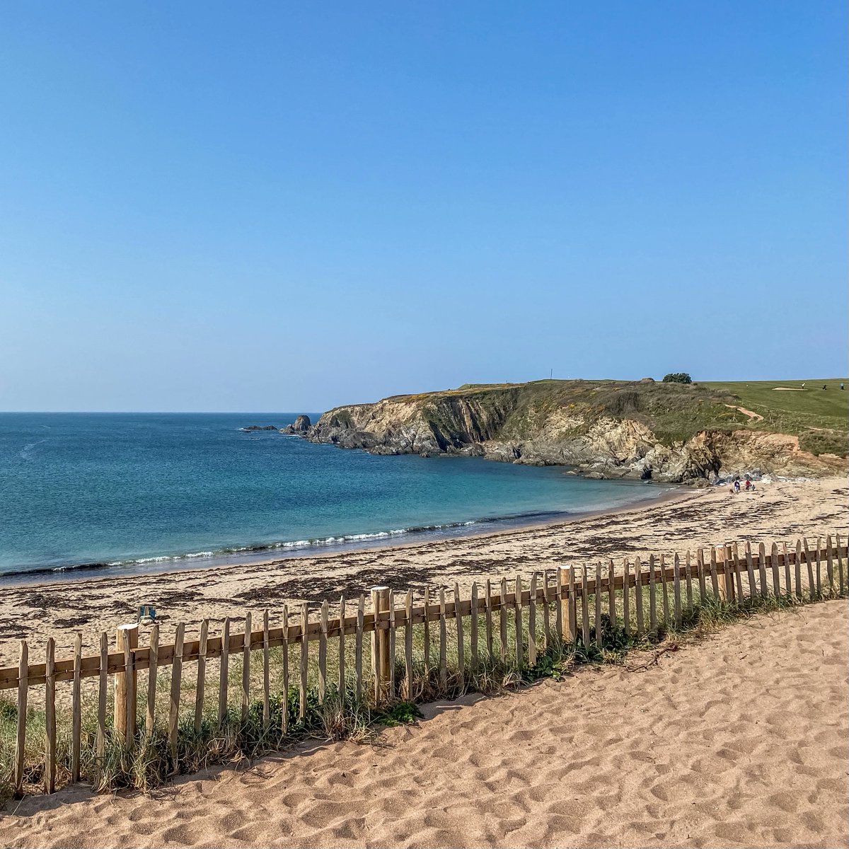 Nestled beneath the cliff tops between Bantham and Hope Cove, Thurlestone has a delightful selection of picturesque, rustic coves, some more difficult to access than others, but all equally unique and beautiful!