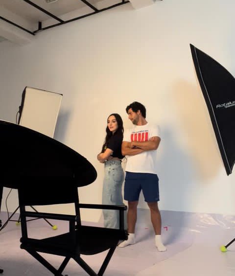 LuisMiguelxd's tweet photo. Día de fotos 📸 @Vanessasuarez6 & @diegokleinfrnco promocionales para #ChatFamiliar 🤳🏻 película a estrenar próximamente 🔥 https://t.co/ZKyqWXWmLR