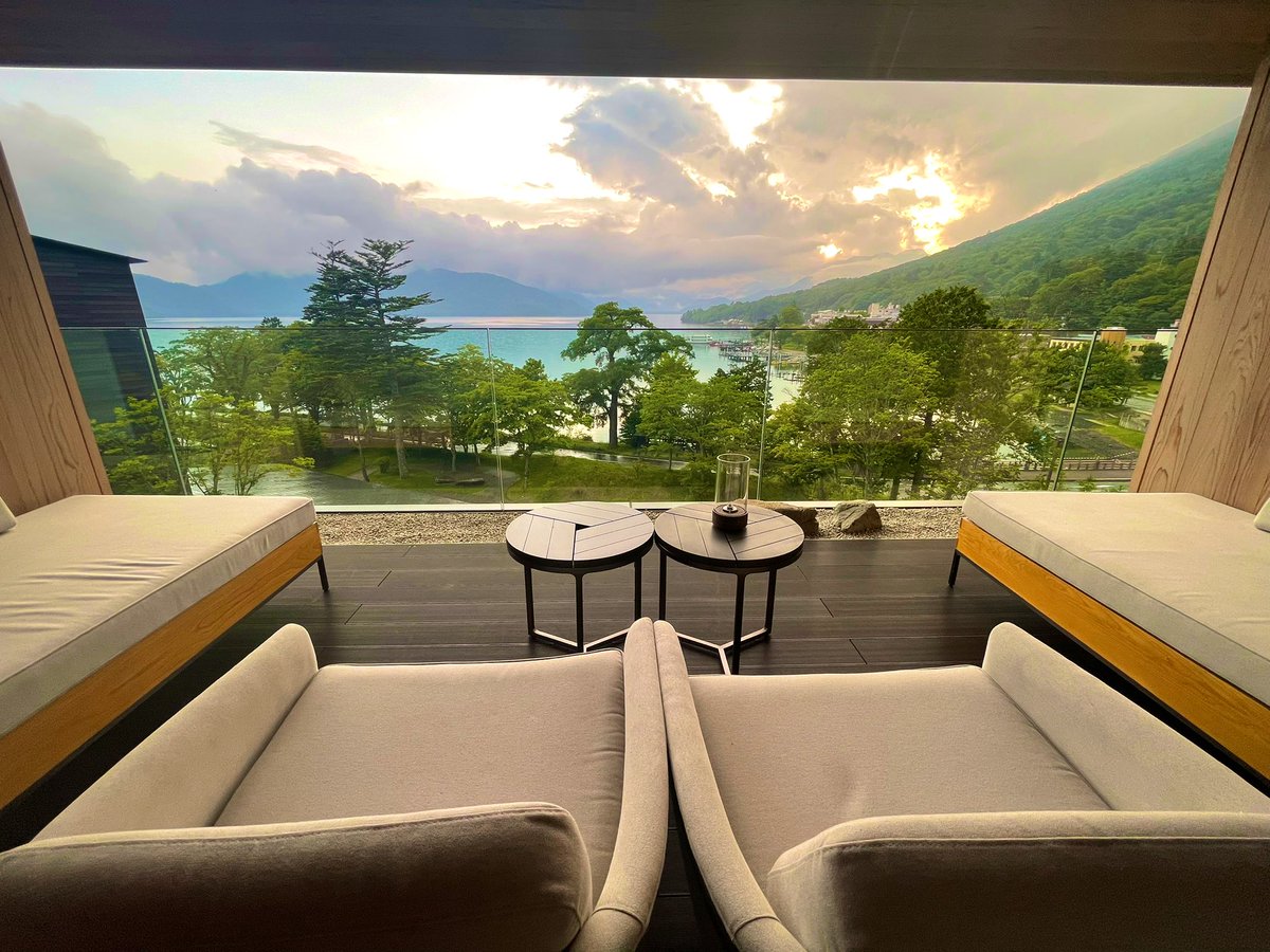 marriottbonv0y's tweet photo. ザ・リッツ・カールトン日光🙈🙊🙉
・
ザ・リッツ・カールトンスイート（#518 277㎡）
＋ 
中禅寺湖ビュー・スイート（#520 115㎡）
のコネクティング（392㎡🤣）
・
📸
ベッドルーム🛌
バスルーム🛁
バルコニー🛋
ジム🧘🏽
・
約120坪で畳240枚分www
広過ぎてジョギング出来る🏃笑
どこを撮っても映え❣️ https://t.co/VKcjEmyGpX