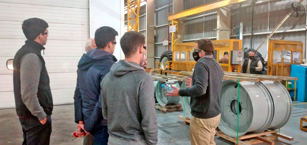 MF_Argentina's tweet photo. Una vida dedicada a la Maquinaria Agrícola y a la enseñanza. Saludamos a todos los que tuvieron la suerte de compartir el camino con el Dr Julio Pollacino y en especial a su familia en este difícil momento.
Compartimos 📸 de una reciente visita a nuestra planta en Gral Rodriguez. https://t.co/l5Xyz7sV92