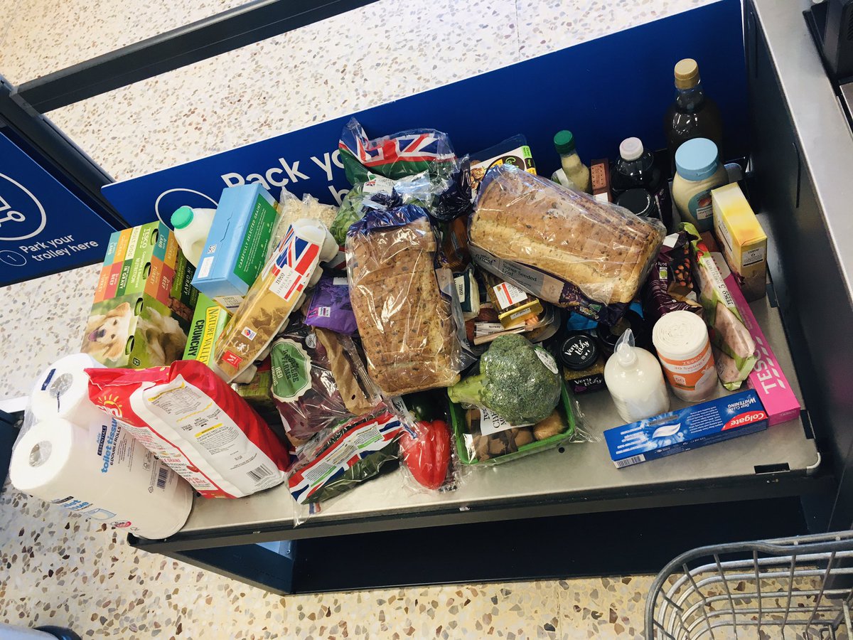 BikeWalkScoot's tweet photo. Bigger than usual food shop? No problem for @ternbicycles #TernHSD! Enjoy the sunshine, avoid traffic jams, help the planet, save money &amp; fuel plus have FUN! Who needs a car when you can have an ebike? 🚘🇷🇺⛽️💰🚫🚲🔋🇺🇦🌎🤩 #ClimateEmergency #CostOfLivingCrisis #FightPutin https://t.co/GyYuXK6PFm