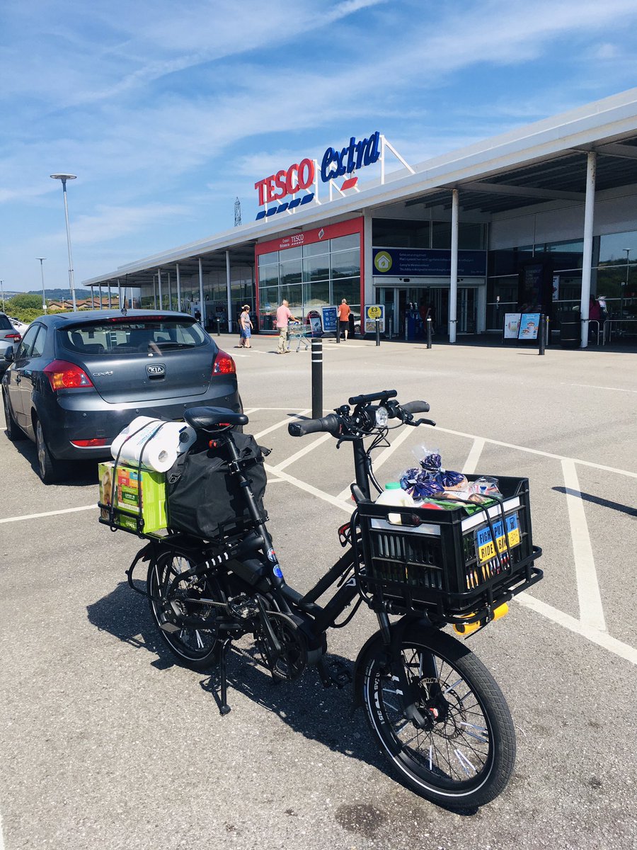 BikeWalkScoot's tweet photo. Bigger than usual food shop? No problem for @ternbicycles #TernHSD! Enjoy the sunshine, avoid traffic jams, help the planet, save money &amp; fuel plus have FUN! Who needs a car when you can have an ebike? 🚘🇷🇺⛽️💰🚫🚲🔋🇺🇦🌎🤩 #ClimateEmergency #CostOfLivingCrisis #FightPutin https://t.co/GyYuXK6PFm