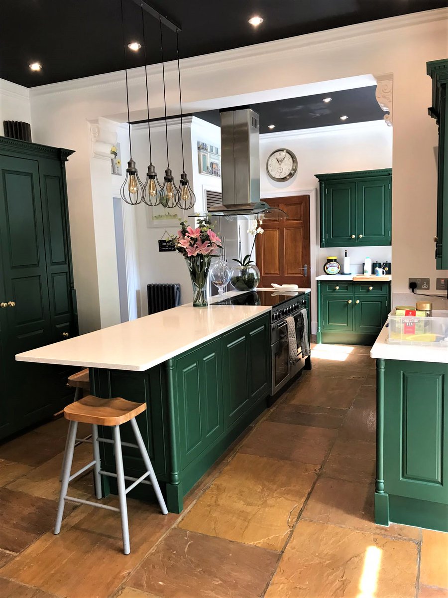 We originally installed this kitchen in 2001, fast forward 20 years... new owners, new island, new worktop, new colours... what a transformation!
#bespokekitchen #kitchendesign #designinspiration #farrowandball #quartz #OldhamHour