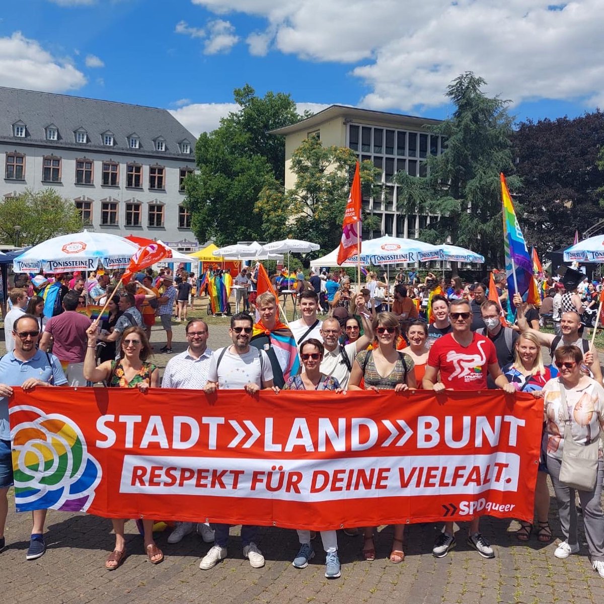 SvenTeuber's tweet photo. Happy #Pride, #Trier. 
Wir arbeiten jeden Tag gemeinsam für eine bunte, vielfältige, tolerante Gesellschaft - und setzen heute beim #CSD wieder klare Zeichen. #PrideMonth2022 https://t.co/oMHhUiwHh3