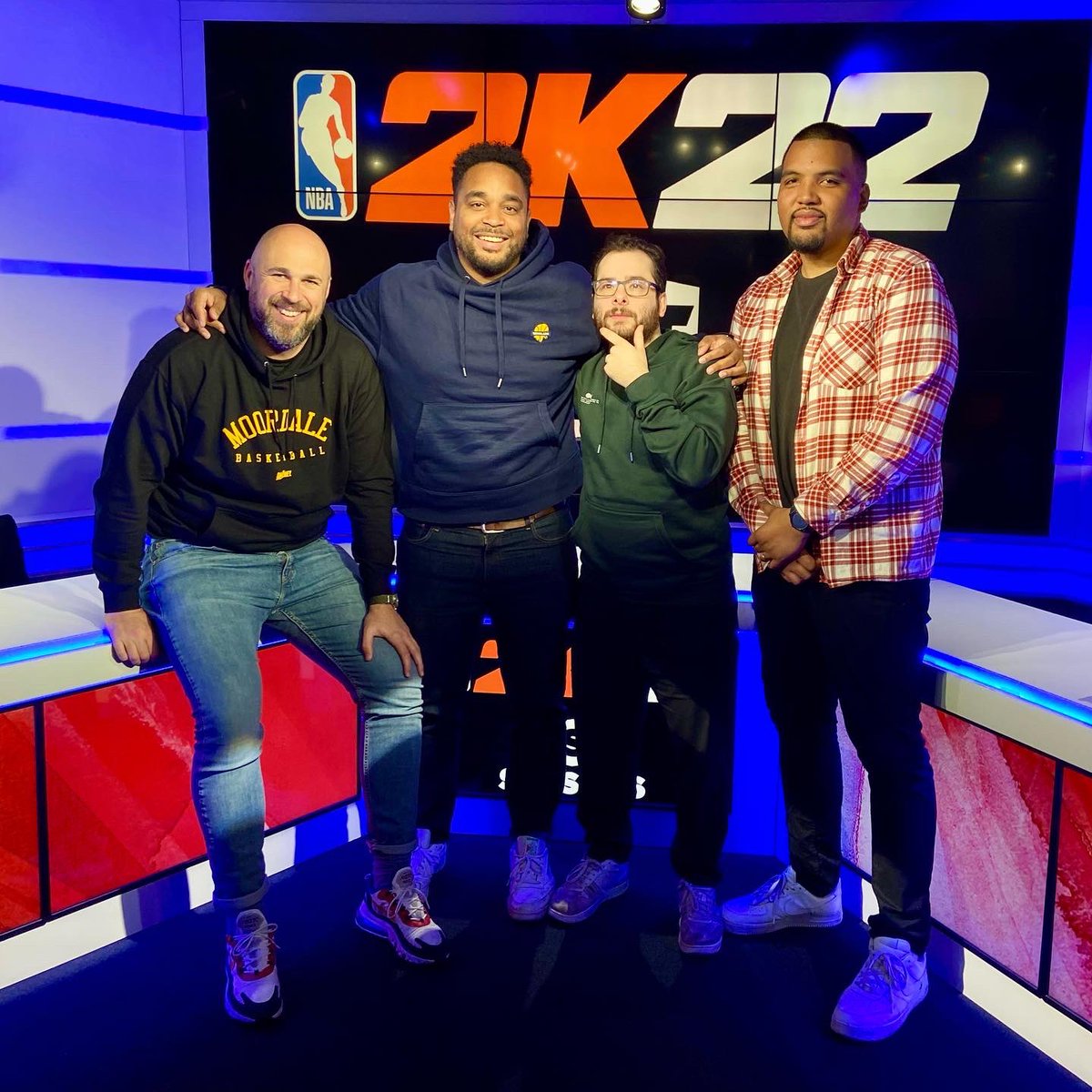Fatboz_'s tweet photo. 🎬 Clap de fin pour la deuxième saison #LeTerrain en collaboration avec @FirstTeam101 et @NBA2K_France 🔚

🍿9 épisodes autour de #NBAK22 avec des invités qui ont toujours régalé: à retrouver sur la chaîne #Youtube de la First Team 🏀 

🔗 https://t.co/yB5GcEtsqb https://t.co/aOG03y3WbE