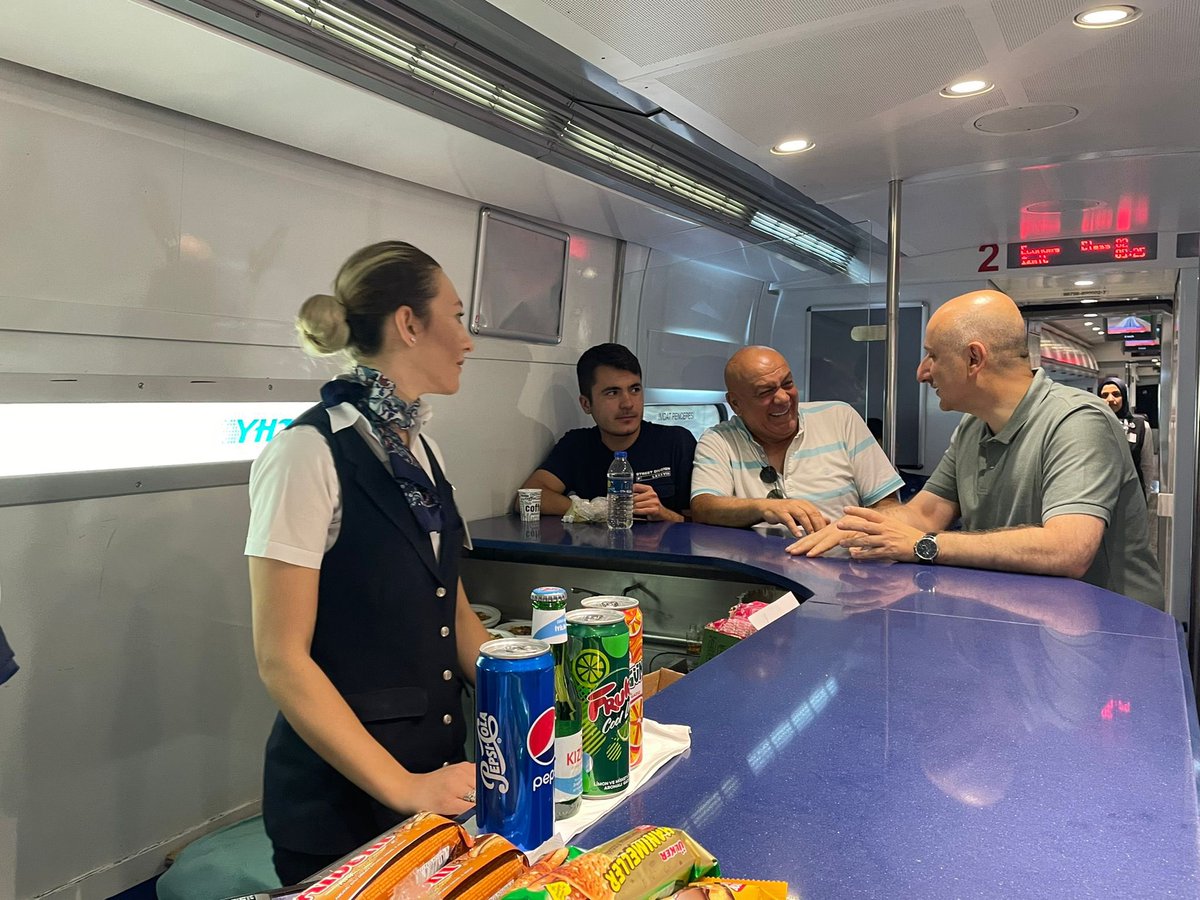 Ulaştırma bakanı Marmaray’da sonra da
Yüksek Hızlı Trenle de Bilecik’e gitmiş..

Çok güzel hareketler bunlar👏🏻