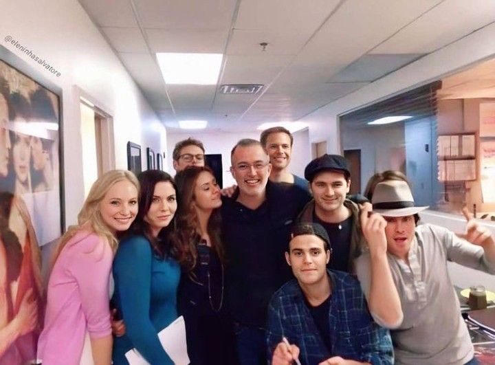 mollyhereandnow's tweet photo. #TVD ❣️Group photo https://t.co/HhEUxKJssG