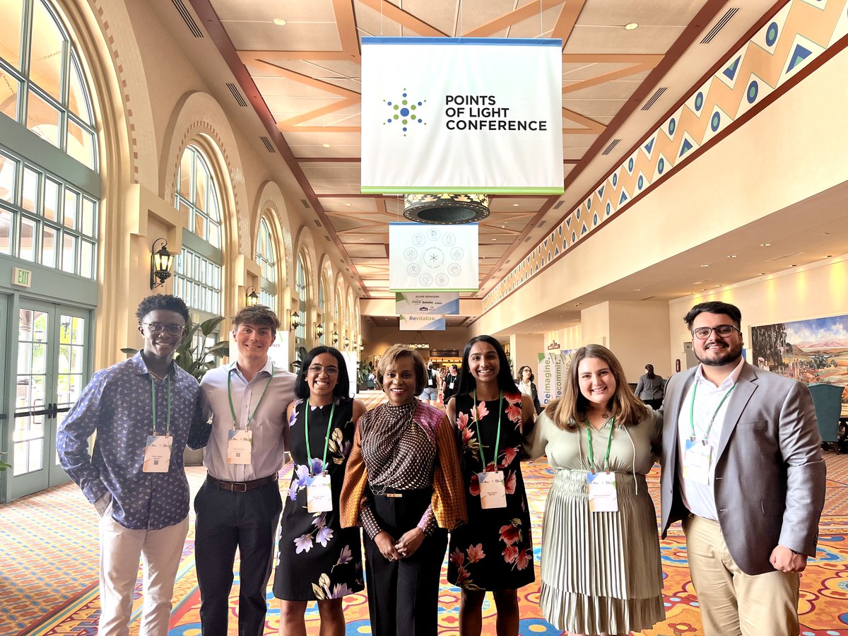 joinnest4's tweet photo. WOW! Had an #amazing week at the @PointsofLight #Global #Conference, filled with #inspiring moments, #workshops & #changemakers worldwide! Loved presenting at the #YouthSummit as a #Youth Council member about the #powerofyouth!😍 #NEST4US #PointsOfLight22 https://t.co/TnRs0vDhwW https://t.co/hlZ0aizHDg
