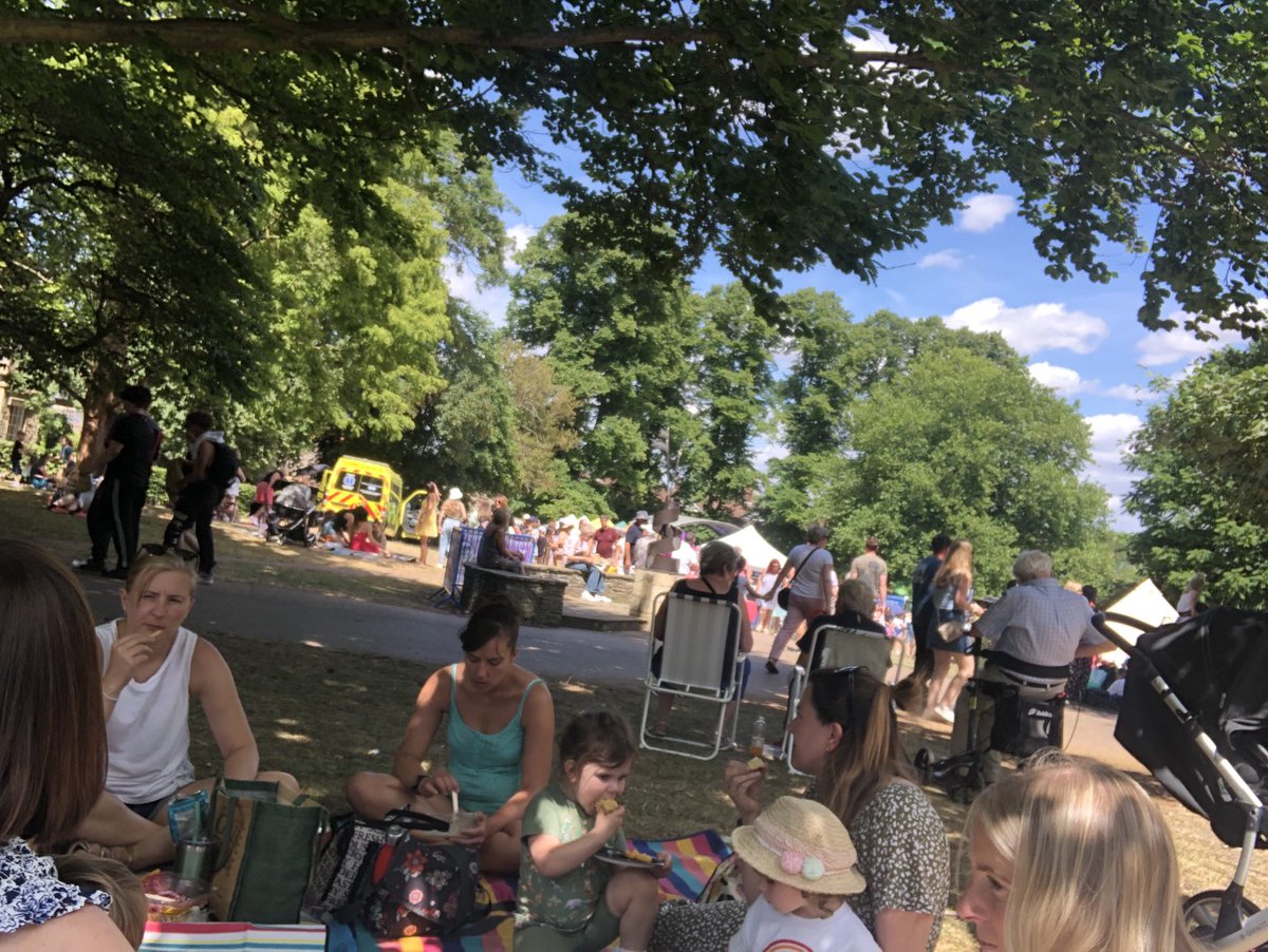 dinkdotcom's tweet photo. Picnic in the park #abbeygardens https://t.co/hkqmq6U7O3