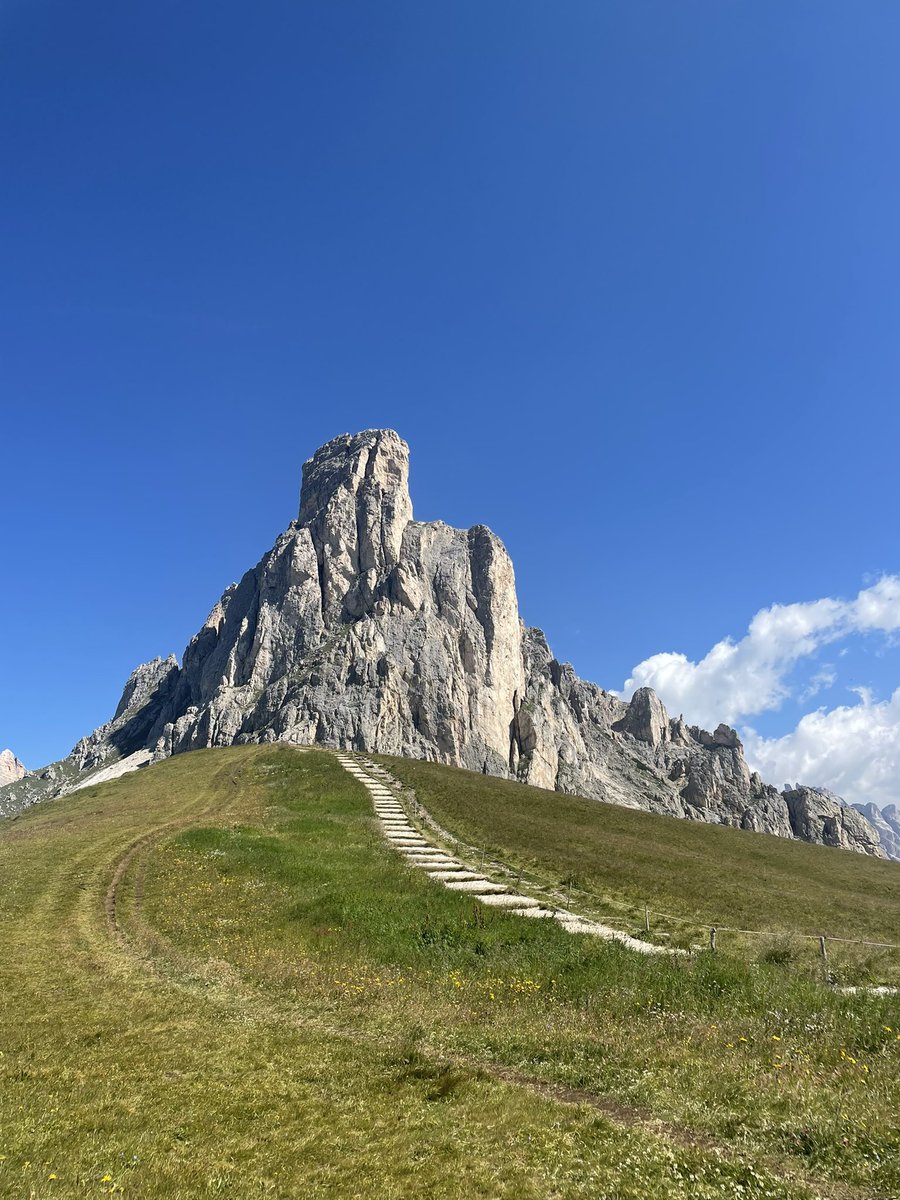 TGAWItaly22's tweet photo. First stop….Col Colle Lucia #lookatthatview #cowswithbells #teamItaly22 #blueskies https://t.co/QXtzd02K6Q