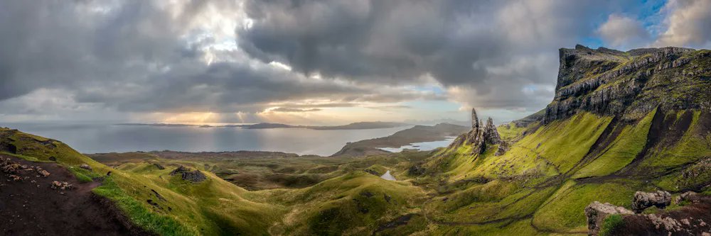 Legend has it that the "Man of Storr" was a giant who lived on the mountain, on Trotternish Ridge. After his death, the giant, Storr, was buried with his thumb sticking above ground.⛰🏴󠁧󠁢󠁳󠁣󠁴󠁿

👉 skyehotel.co.uk/skeabost/rooms/