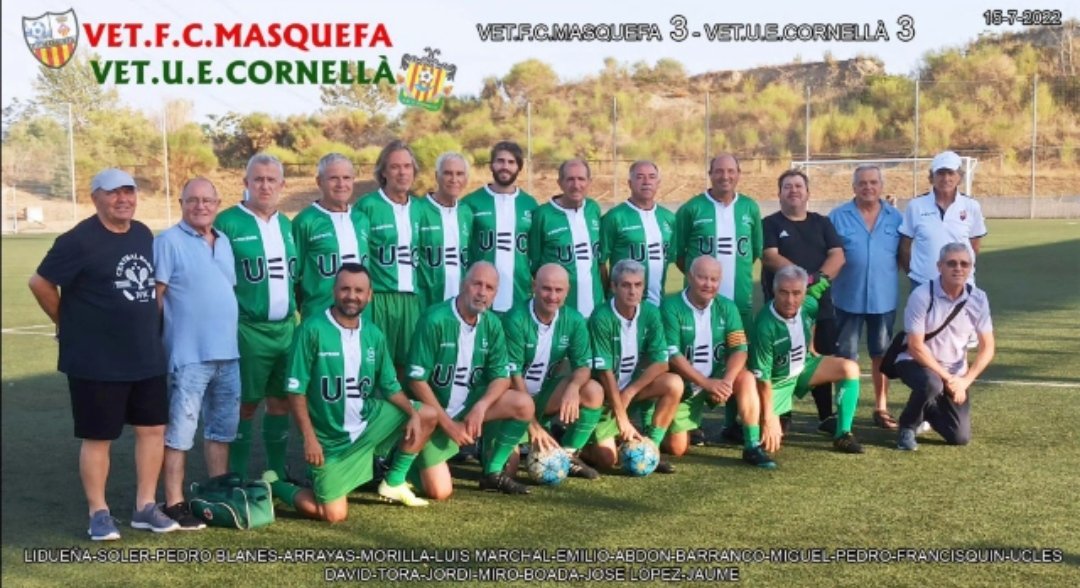 Sábado pasado: cena anual con los veteranos del #LevantelasPlanas, futbolistas con los que hace 30 años disfruté muchísimo jugando al fútbol. Ayer jugué partido con los veteranos de la @ue_cornella, con los que disfruté y sigo disfrutando. Y esto, amigos, es el fútbol de verdad