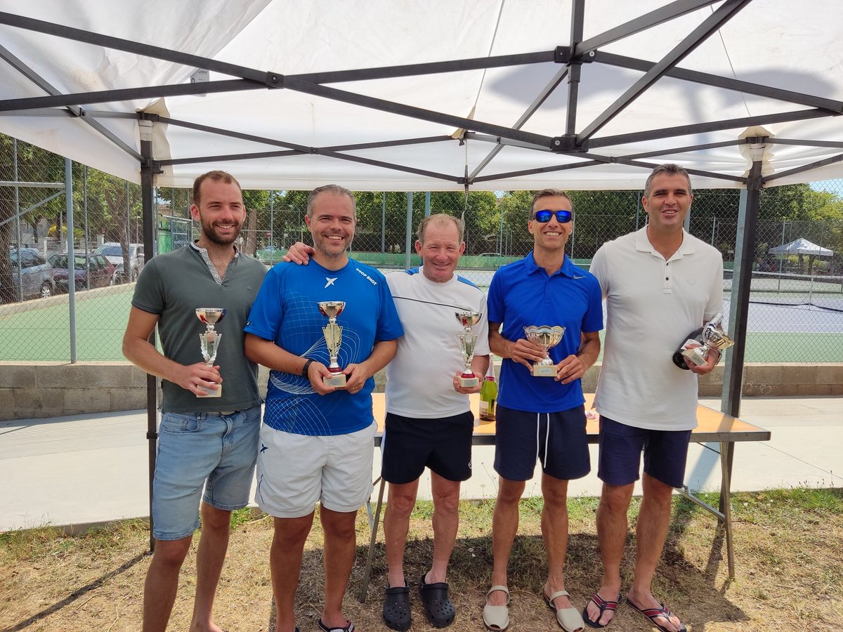 ctsantgregori's tweet photo. Campions de dobles Dani i Jonny per 6-3 i 6-0 https://t.co/KwoqEgV3uM