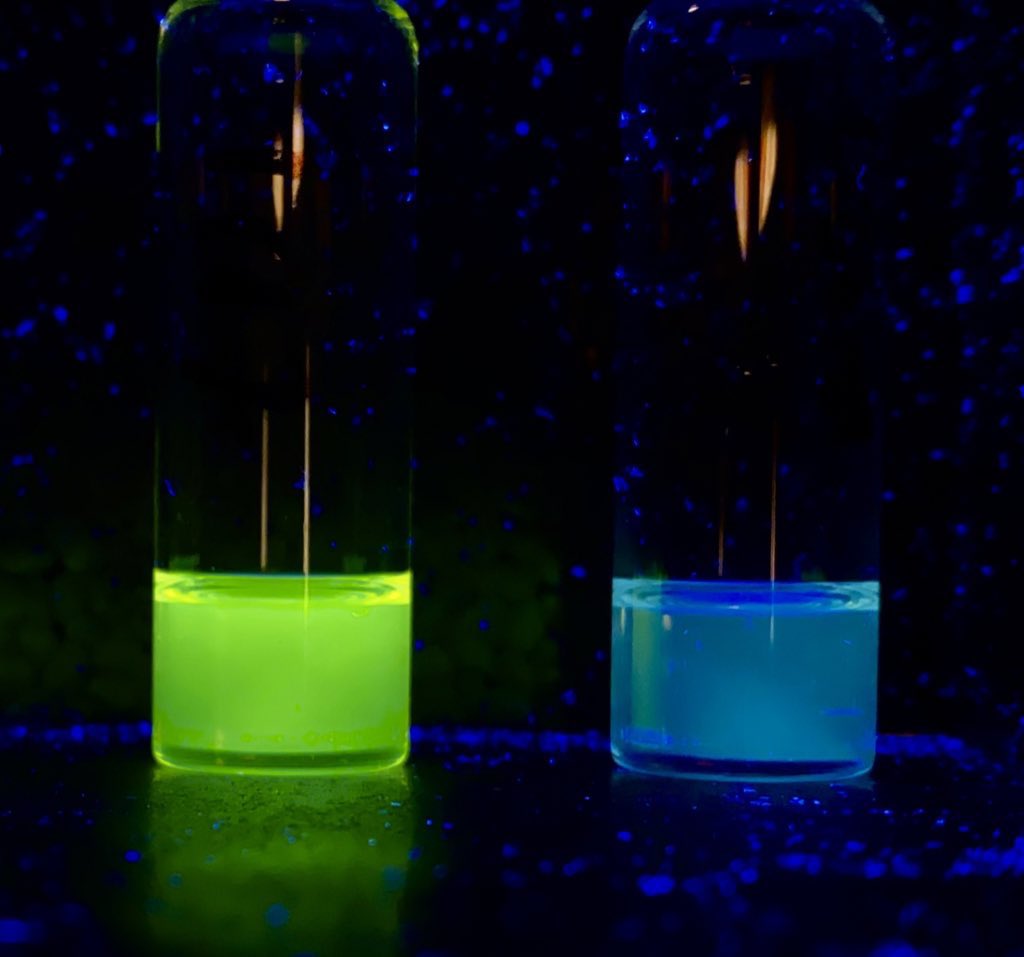 jackhchem's tweet photo. Do you like pretty colours? If so, come check out my #ICOMC2022 talk to learn about InP quantum dots and our work developing bench stable precursors to make them. 17:10 Thursday, Hall A (OC41A) #ICOMC https://t.co/6T595UC4fU