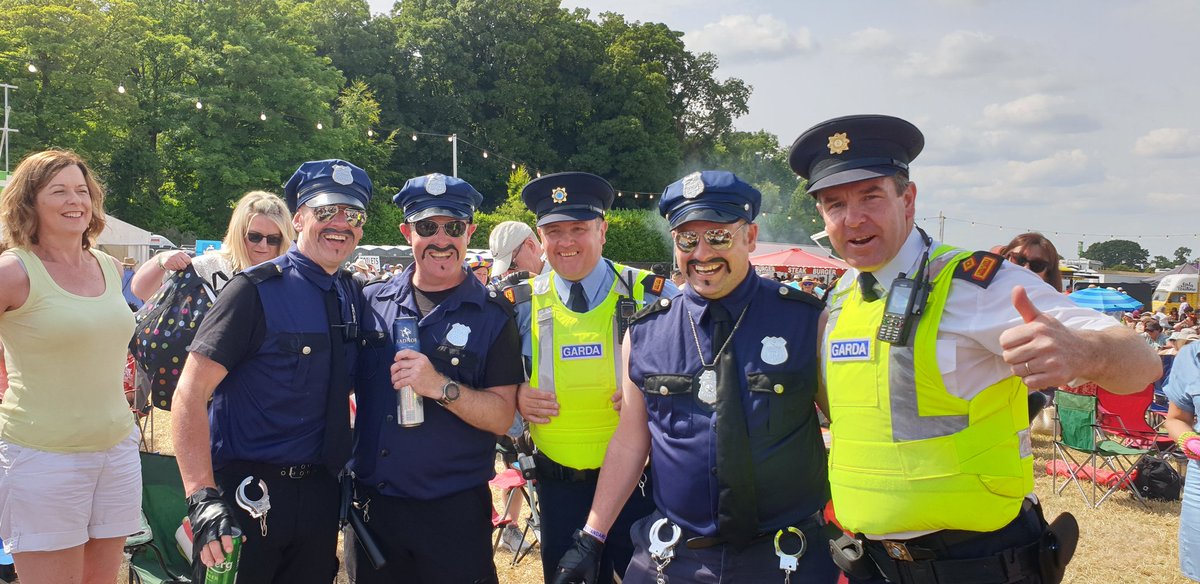 Moeman96's tweet photo. Cops are everywhere #ForeverYoung2022 https://t.co/RRTpZSxXIG