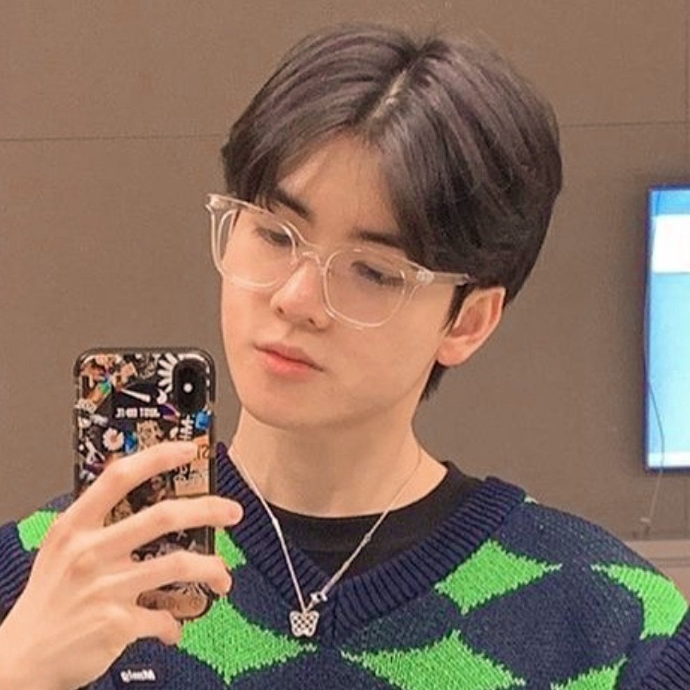 etherealsangwon's tweet photo. never-ending mirror selfies :P

#AESD #aeonselcaday #TraineeA_YORCH @trainee_a https://t.co/sR22z6WajS