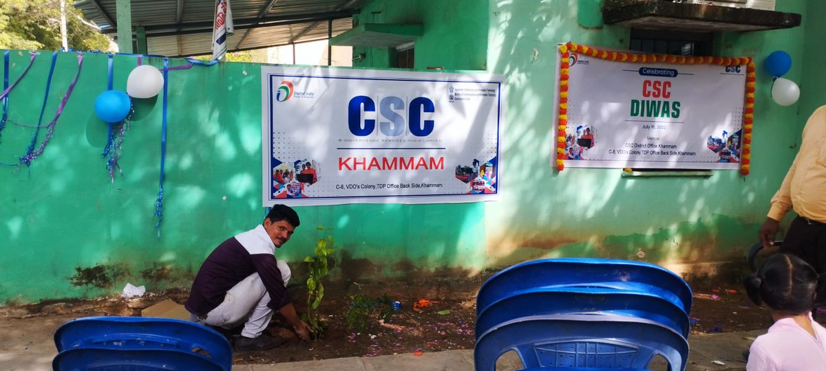 SATISHD1639's tweet photo. @dintya15 @rajakishore_j @CSCKMM @aadhar_csc @raamki2013 @CSCegov_ @udaysreekar777 @SATISHD1639
On the occasion of CSC DIWAS we planted, plants at our CSC District office, Khammam.
CSC VLE:@SATISHD1639, KHAMMAM https://t.co/FuT5kmG2rZ