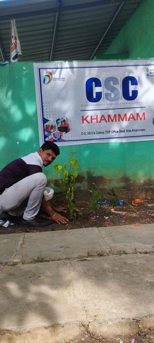 SATISHD1639's tweet photo. @dintya15 @rajakishore_j @CSCKMM @aadhar_csc @raamki2013 @CSCegov_ @udaysreekar777 @SATISHD1639
On the occasion of CSC DIWAS we planted, plants at our CSC District office, Khammam.
CSC VLE:@SATISHD1639, KHAMMAM https://t.co/FuT5kmG2rZ