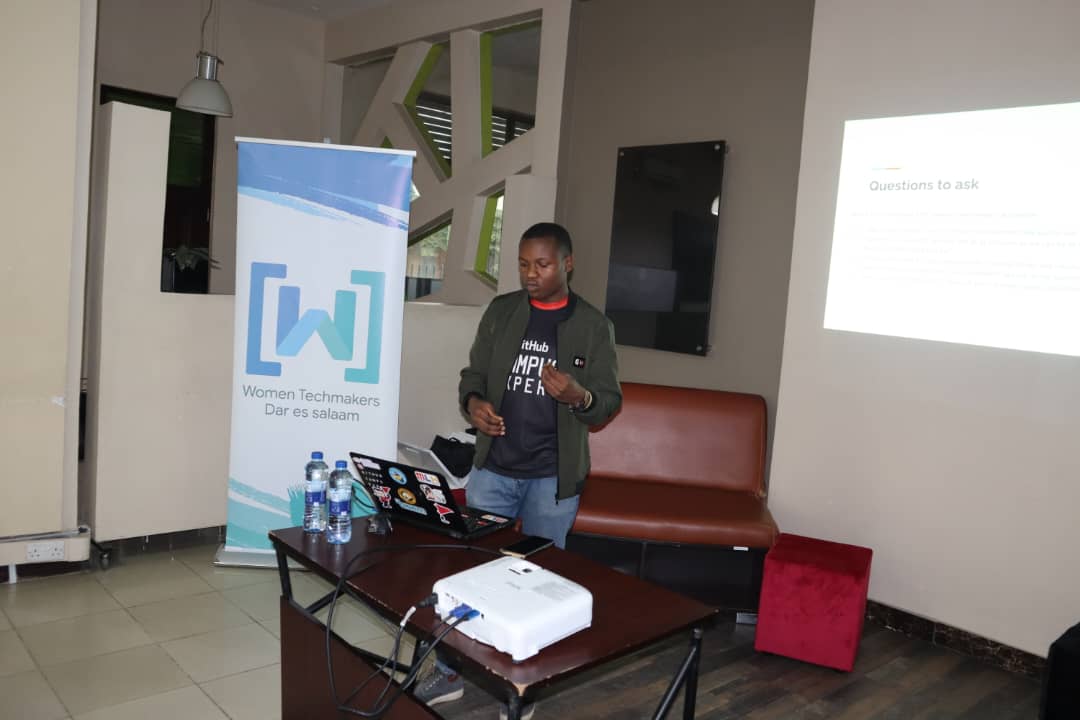 GDGDarEsSalaam's tweet photo. @Pheogrammer finishing the day with Inclusive Communities and Hackathons
#IOExtendedDar #googleio https://t.co/qP6pwBFHEa
