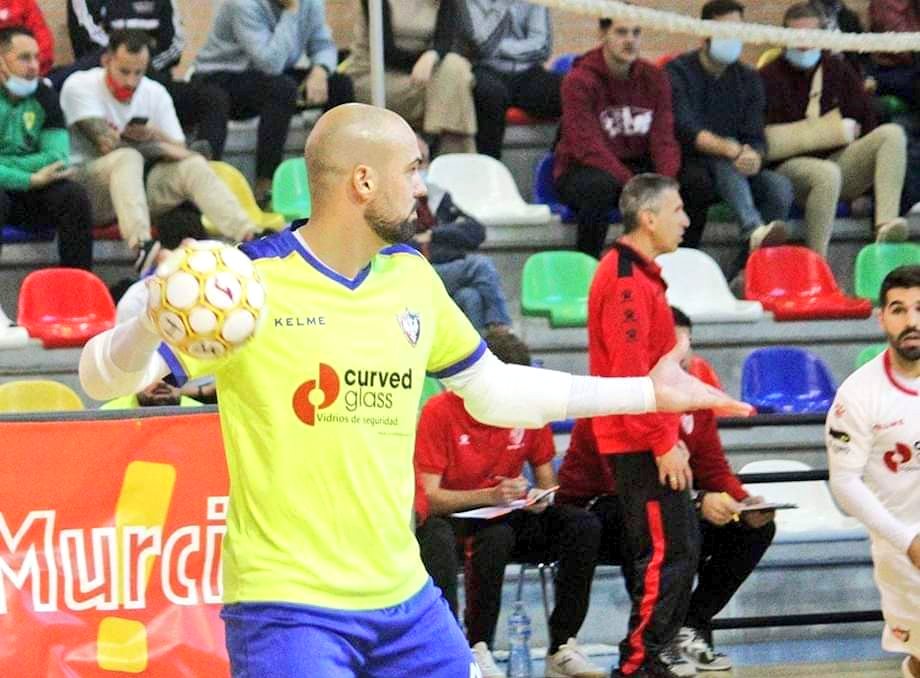 🙋🏻‍♂️ <a href="/FSIrefrank/">FS IREFRANK ELCHE/CZDS ABRIL</a> sigue dando forma a su plantilla con un fichaje y una renovación.

🆕 <a href="/Vieri_Elx/">Cristian Soto</a>
🔁 <a href="/BenyFutbol/">beny</a>

🆕 <a href="/CrisCM_12/">Cristian Cárdenas</a>
🔁 <a href="/Paaco7/">Paco Morillas</a>
🔁 <a href="/PituElche/">sergio quirant vera</a>

🎙️ NOTICIA <a href="/COPEElche/">COPE Elche</a> | El Club quiere firmar al portero AARÓN GARCÍA, si <a href="/ImperialClubDe1/">IMPERIAL MURCIA FUTSAL</a> no acaba jugando en Segunda División.