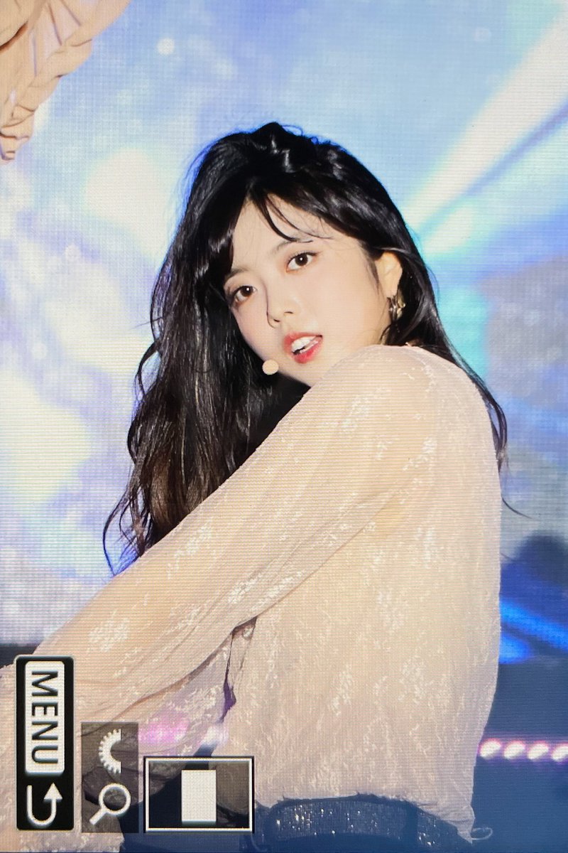picnic0420's tweet photo. 220716 프리뷰

#지수연 #위키미키 #WekiMeki https://t.co/FZVOrgQ68O