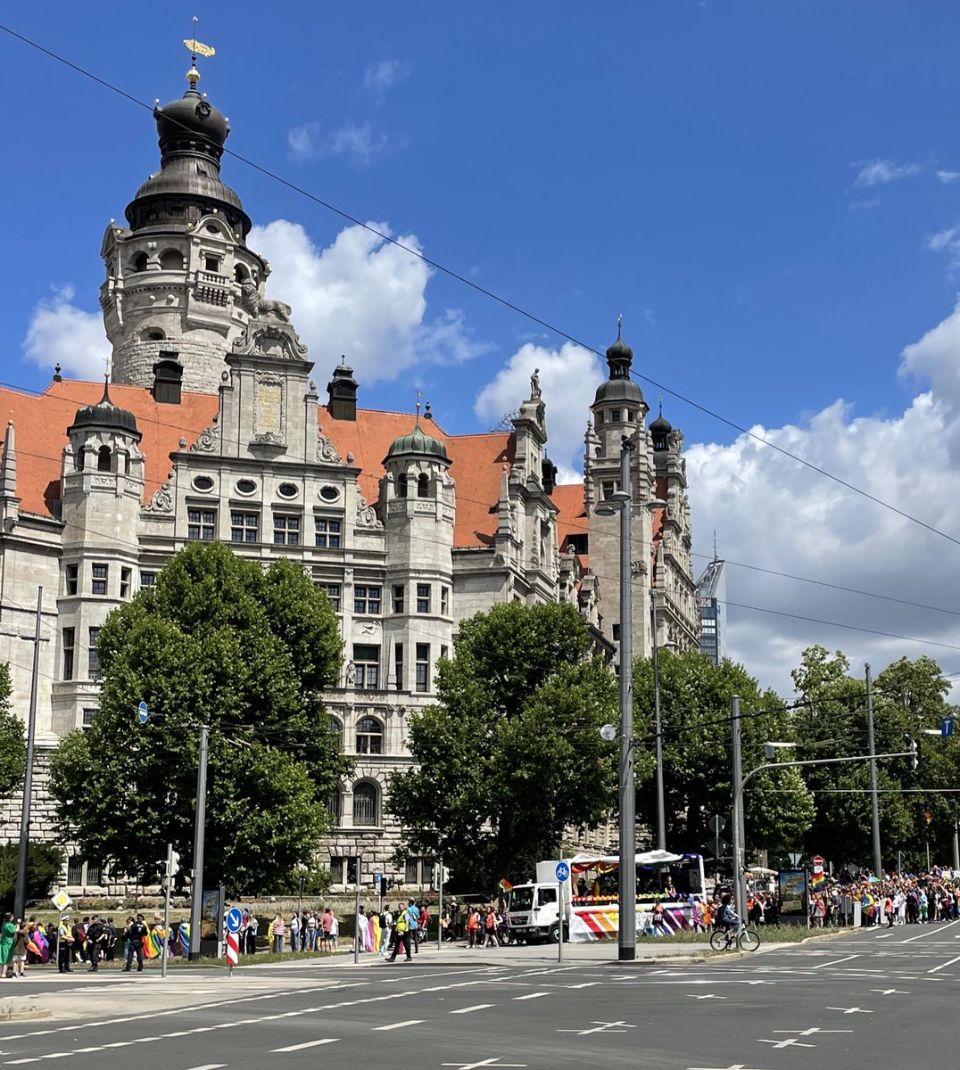 Nach der Auswahlkommission für drei Dezernate noch kurz beim #csdleipzig vorbeigeschaut. Kraftvoll und laut. 🌈 #le1607 #pride @CSDLeipzig