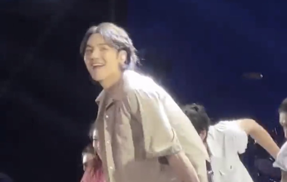 prrcyzhope's tweet photo. This 144p quality wont stop me from seeing him with those 👅 out JUST SO HOT MIN YOONGI marry me https://t.co/fJE32WeUtL