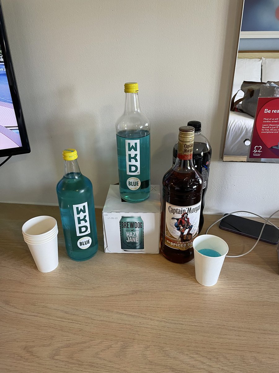 JoshZombieTHFC's tweet photo. Pre wedding drinks with @KayZB21 (her standard WKD 🙄😂)!! #KidsFreeweekend https://t.co/Pwuo8xAisP