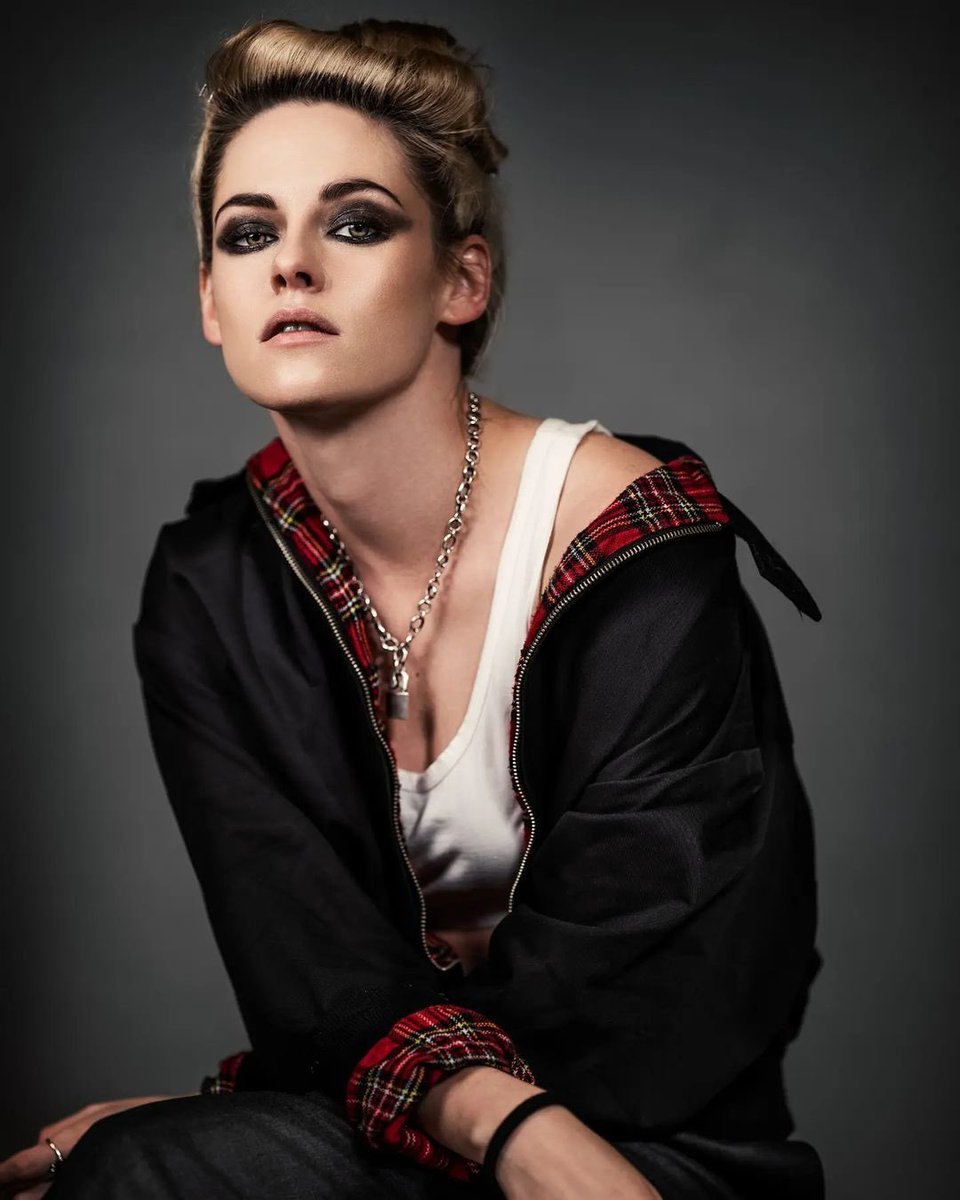 the way kristen stewart’s beauty is so timeless