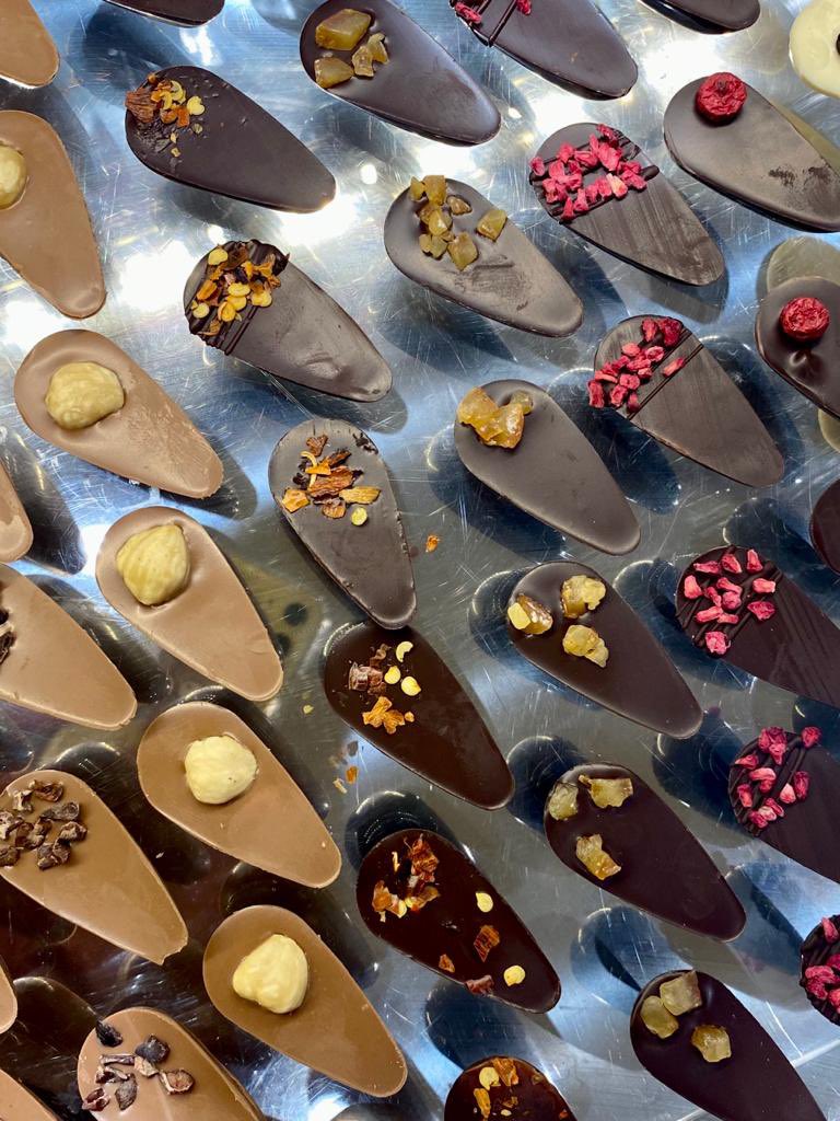 faceciok's tweet photo. Finalmente sono arrivati!!! 🥳
Acquistando i golosissimi Saltimbocca alla Perugina nei nostri #chocostore nel centro storico di Perugia, potrai partecipare alla #saltimboccachallenge.
Per scoprire come fare e di cosa si tratta, visita il nostro sito 👉🏻 https://t.co/NxFGfkpOBi https://t.co/IpVkwfkAlP