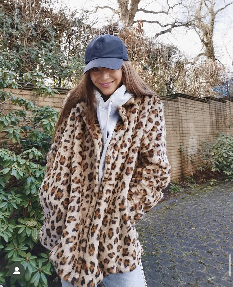 Happy 30th birthday to the beautiful Eleanor Calder!!   