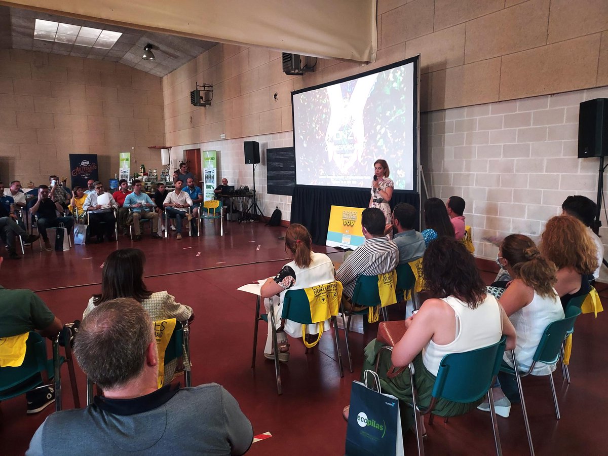 EVADES1's tweet photo. Grandes profesionales, empresas y emprendedores de productos y servicios sostenibles, redondos y verdes compartiendo experiencias en evento #Economíacircular y #emprendimientoverde #25aniversarioEVADES
@ecubo_net @MonzadeObrerol #eCork #BalbinoMones
https://t.co/RomAFsirMS https://t.co/UZgROfOBM8